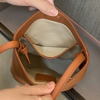 ポシェット　シンプル円筒型ポシェット