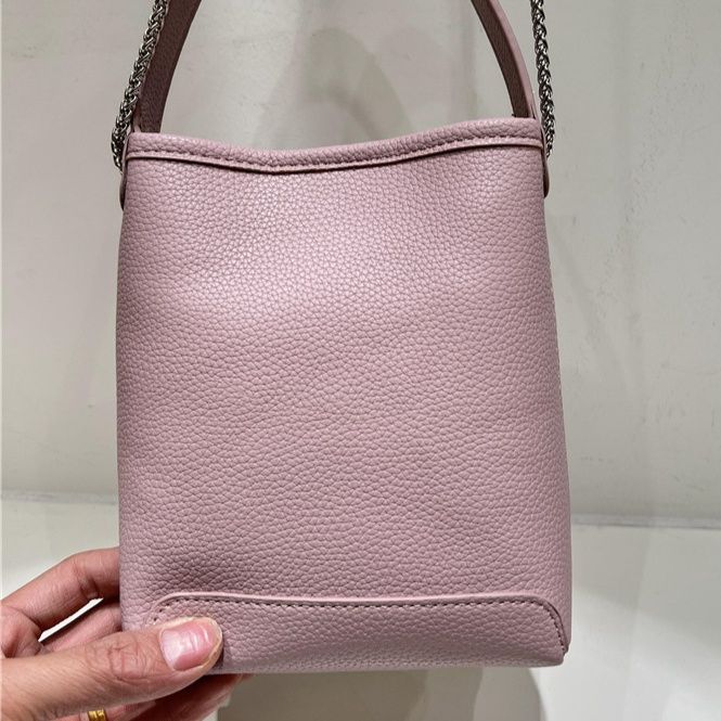 ポシェット 上品な型押しレザーチェーンストラップポシェット