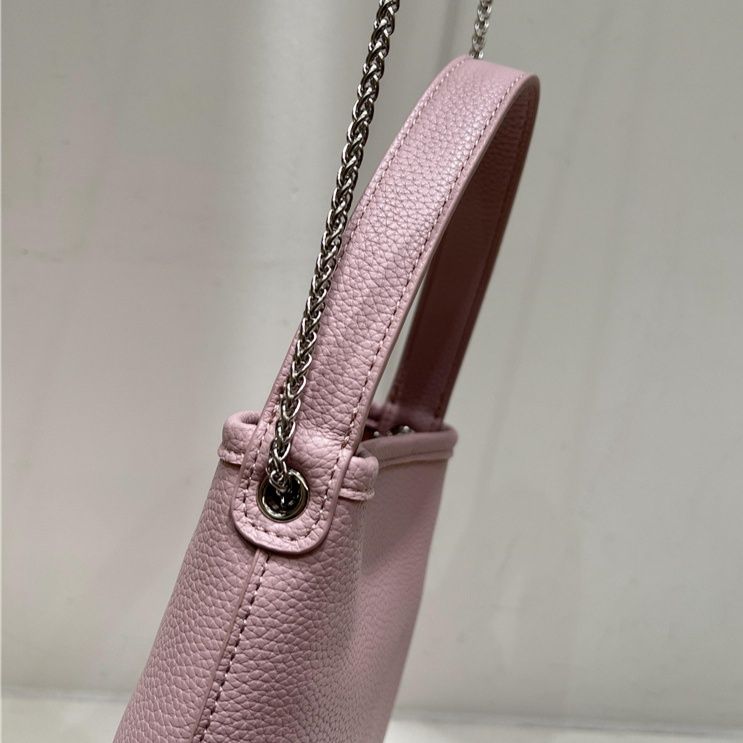 ポシェット 上品な型押しレザーチェーンストラップポシェット