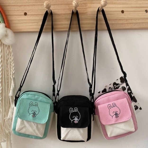 ポシェット 可愛いくま刺繍入りコンパクトポシェット