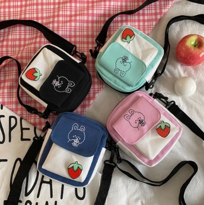 ポシェット 可愛いくま刺繍入りコンパクトポシェット