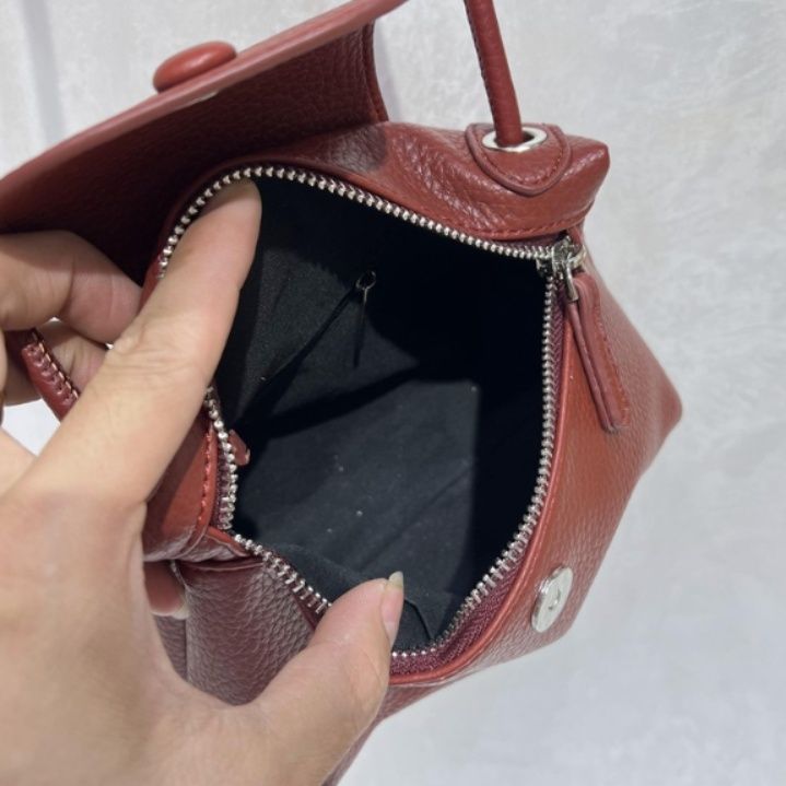 ポシェット 本革シュリンクレザー縦型ミニショルダーポシェット