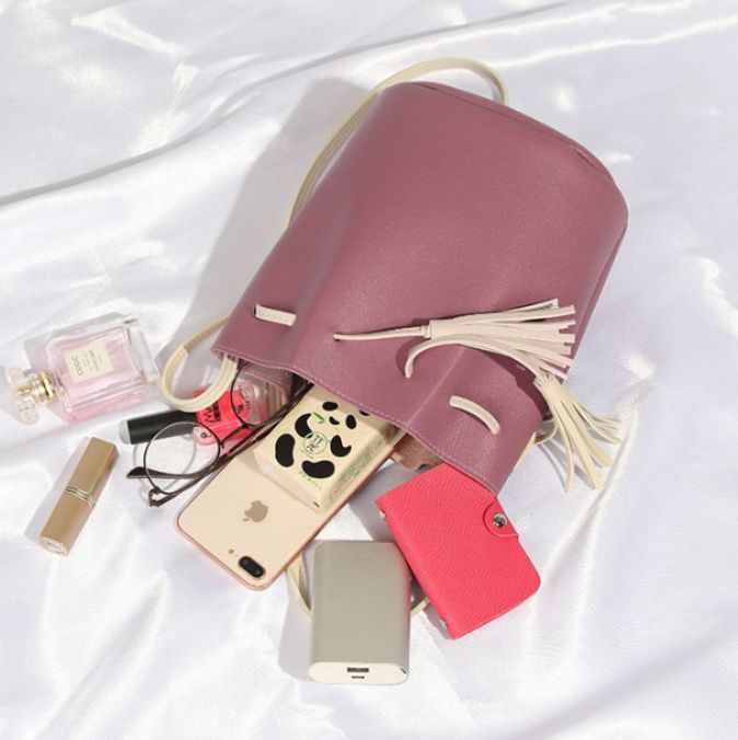 ポシェット 房飾り付き巾着型ミニバッグ