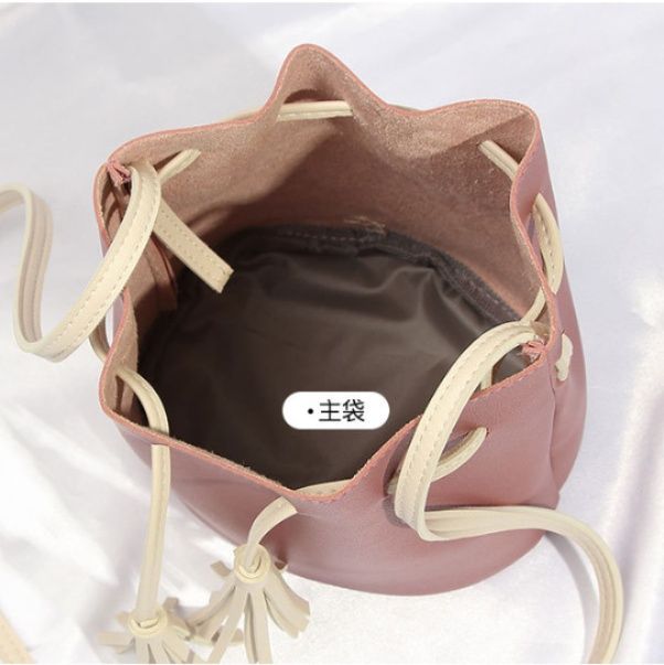 ポシェット 房飾り付き巾着型ミニバッグ