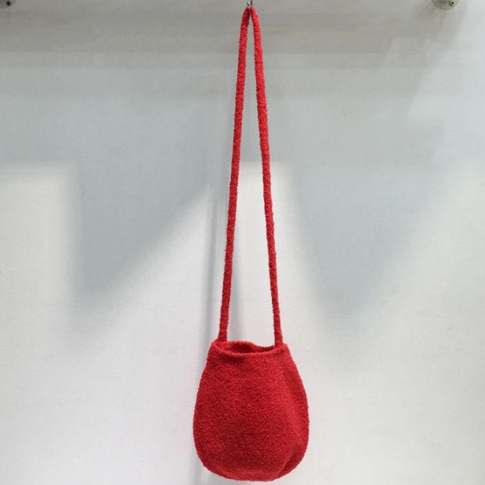 ポシェット ふわふわもこもこ素材の巾着型ミニショルダーバッグ