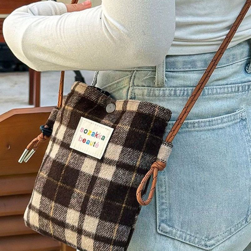 きれいめ羊毛調チェック柄小さめポシェット