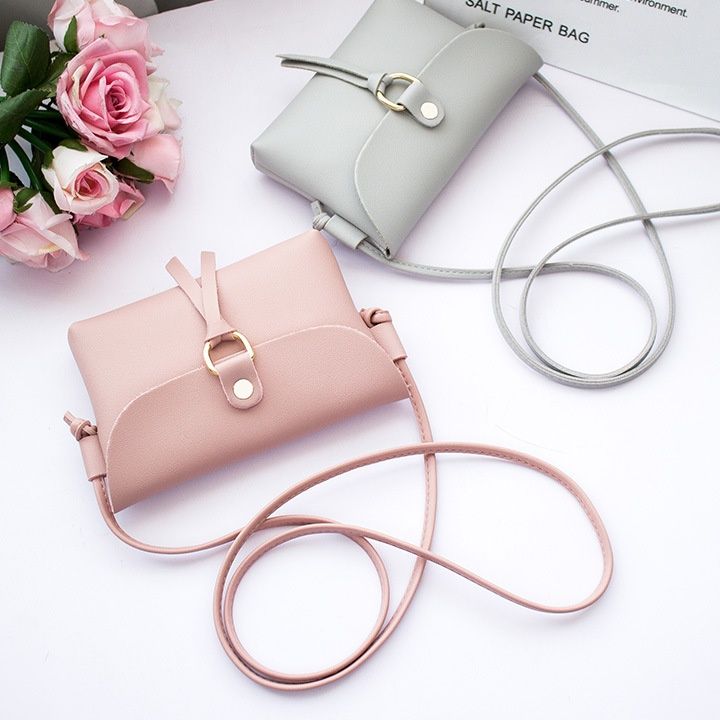 ポシェット 金具リング付き曲線フラップ大きめポシェット