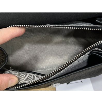 ポシェット 型押しレザー動物チャーム付き曲線大きめフラップポシェット