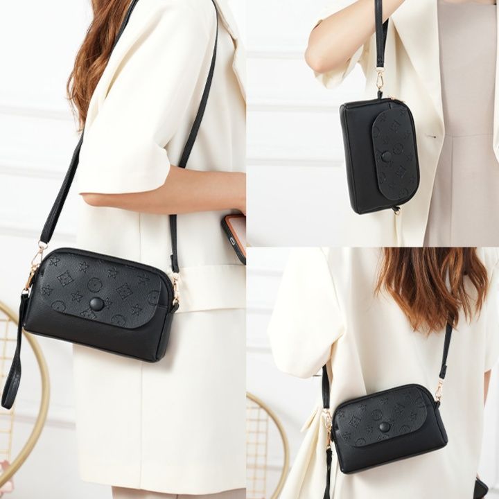 ポシェット 月と星の型押しデザイン大容量大きめショルダーポシェット