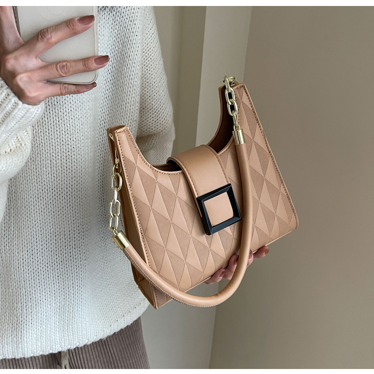 ポシェットレディース 金具付き幾何学キルティング柄