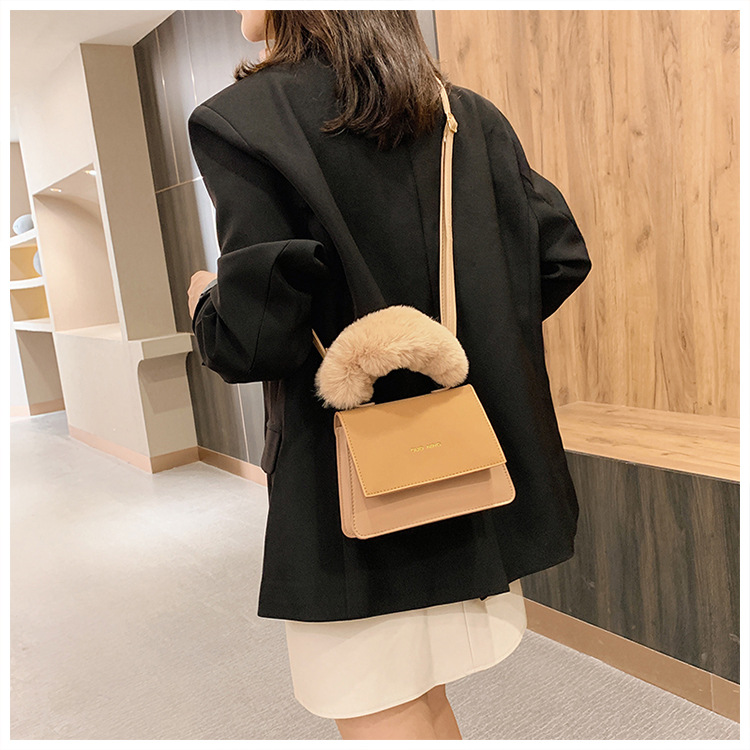 きれいめファー付きミニショルダーポシェット