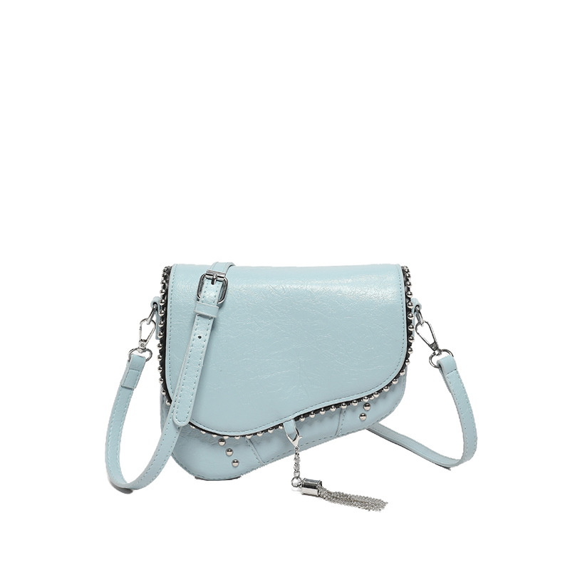 ポシェットレディース スタッズ装飾タッセル付き半円型