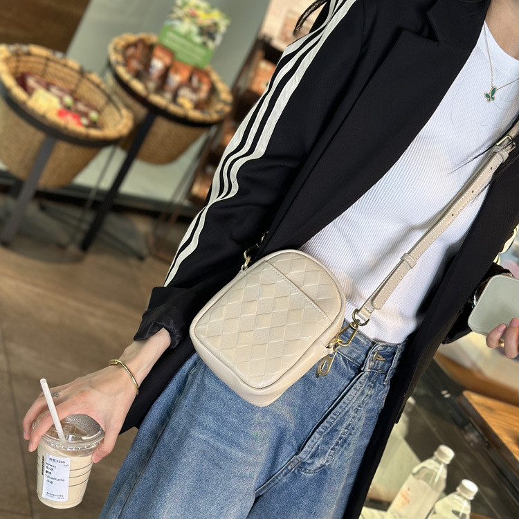 ポシェット　菱形模様のミニショルダーポシェット
