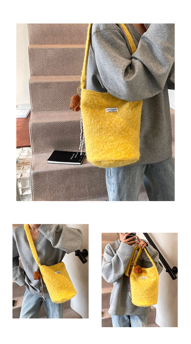 ポシェット ふわふわボア素材バケット型ポシェット