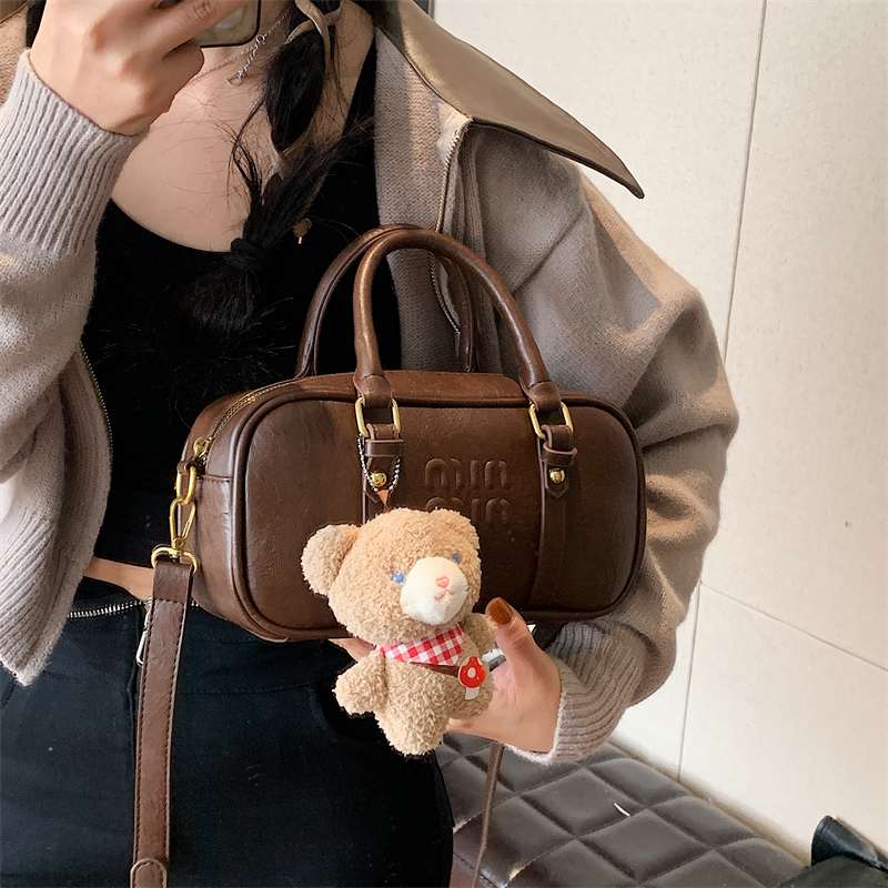 ポシェット　クマのチャーム付きミニポシェット
