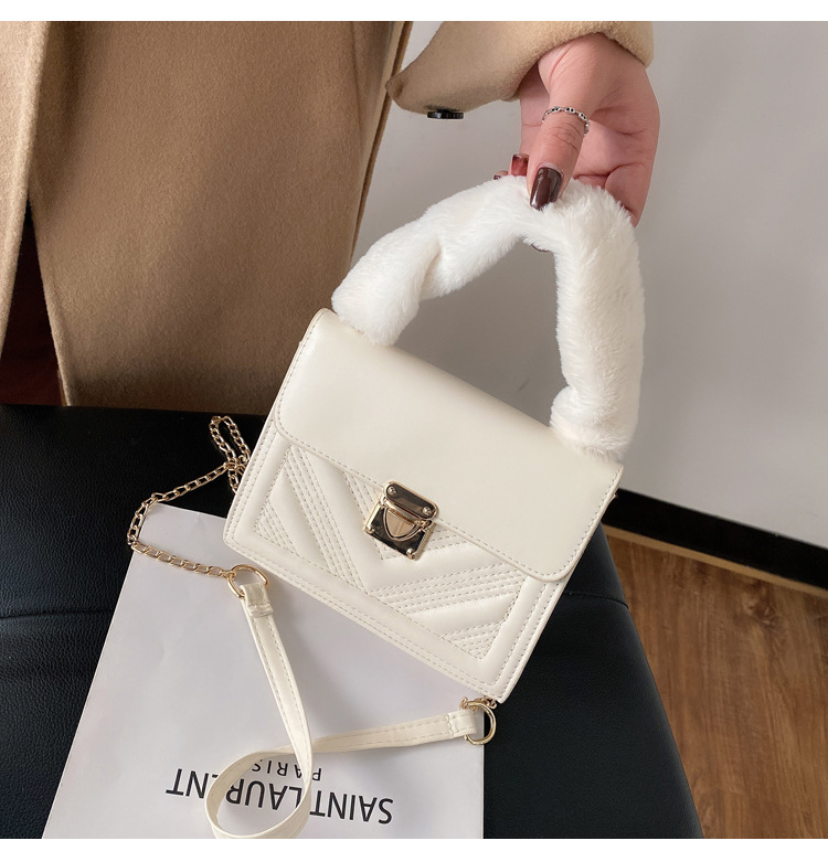 きれいめファーハンドル小さめポシェット鞄金属チェーン付き