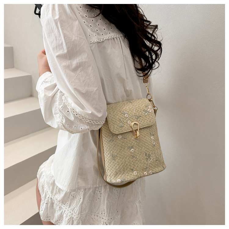 きれいめレース刺繍ミニポシェット かご風編み込み