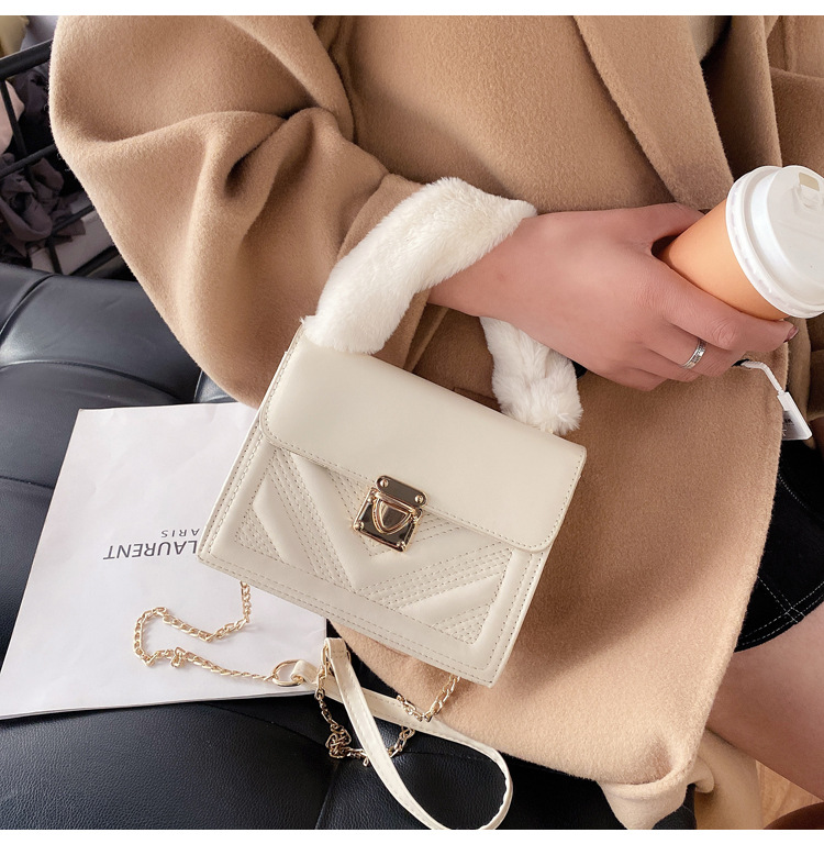 きれいめファーハンドル小さめポシェット鞄金属チェーン付き