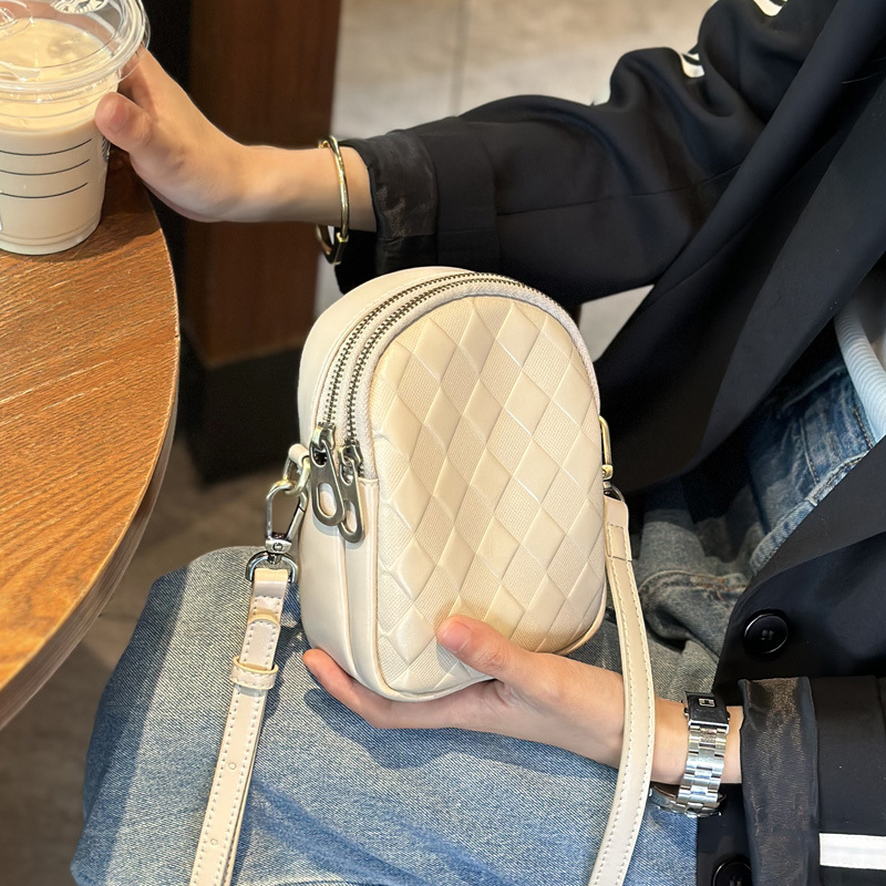 ポシェット　菱形模様のミニショルダーポシェット