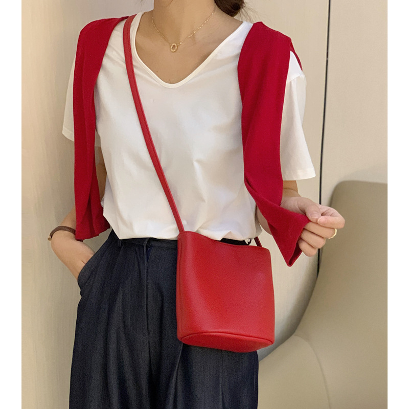 ポシェット　シンプル円筒型ポシェット