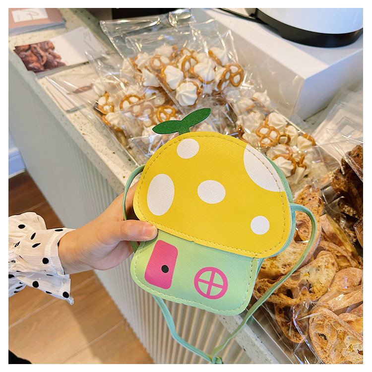 子ども用きのこ柄ポシェット 斜め掛け小物入れ