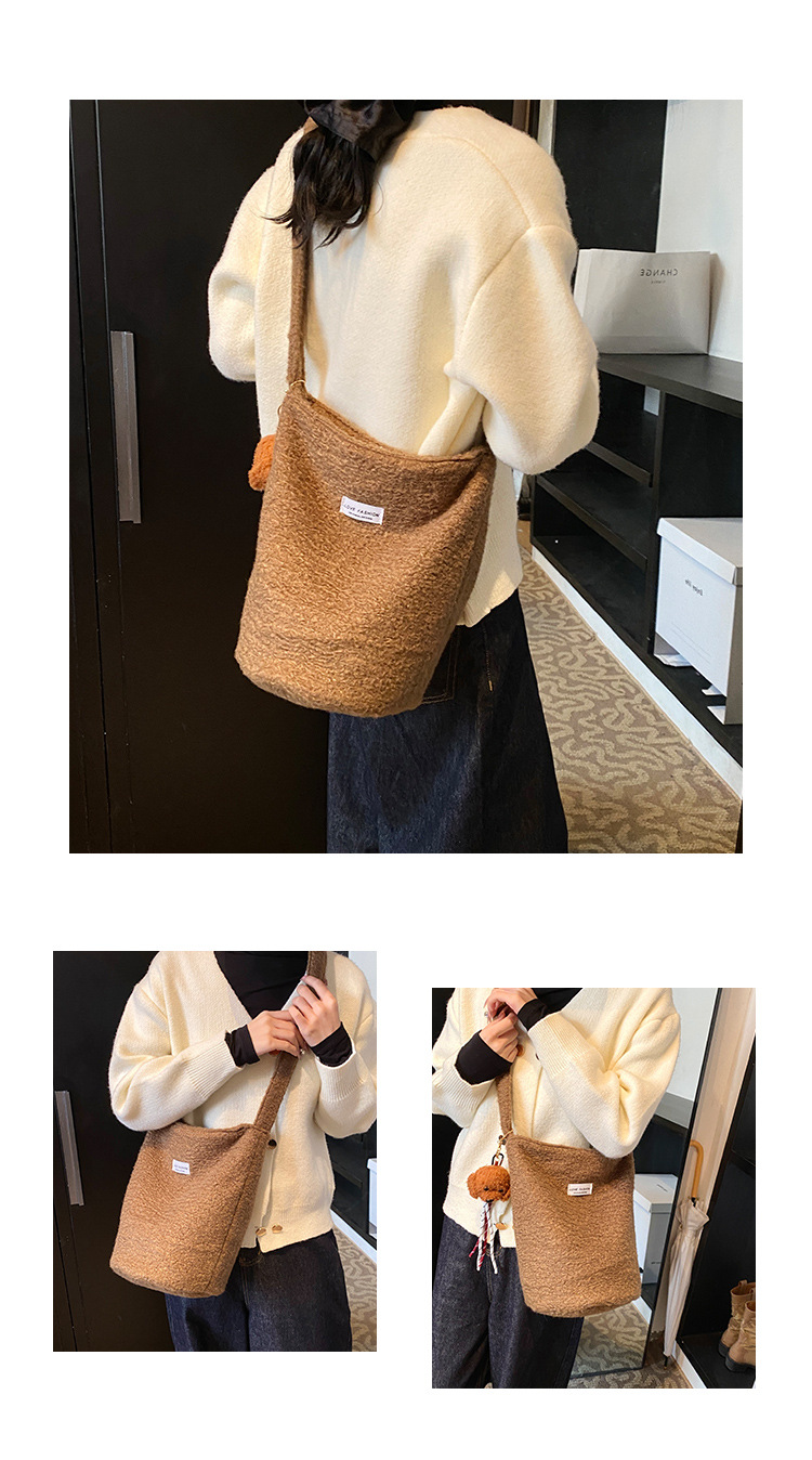 ポシェット ふわふわボア素材バケット型ポシェット