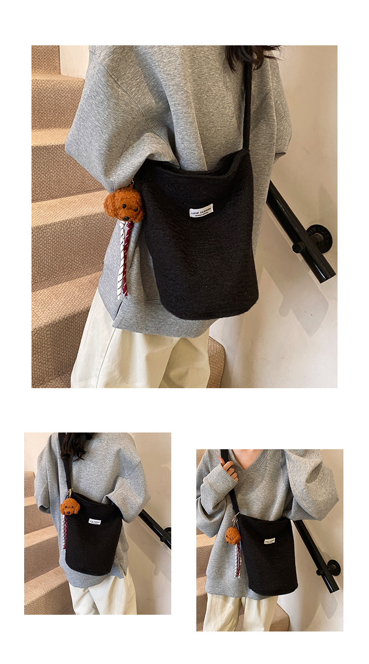 ポシェット ふわふわボア素材バケット型ポシェット