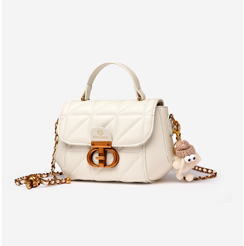 ポシェットレディース 金具付きキルティングレザー風