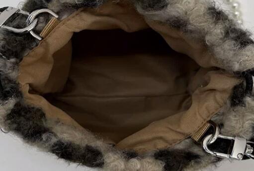 きれいめヒョウ柄起毛ポシェット斜め掛けショルダーバッグ