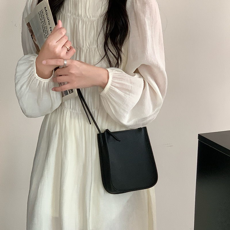 ポシェット　シンプルデザインポシェット