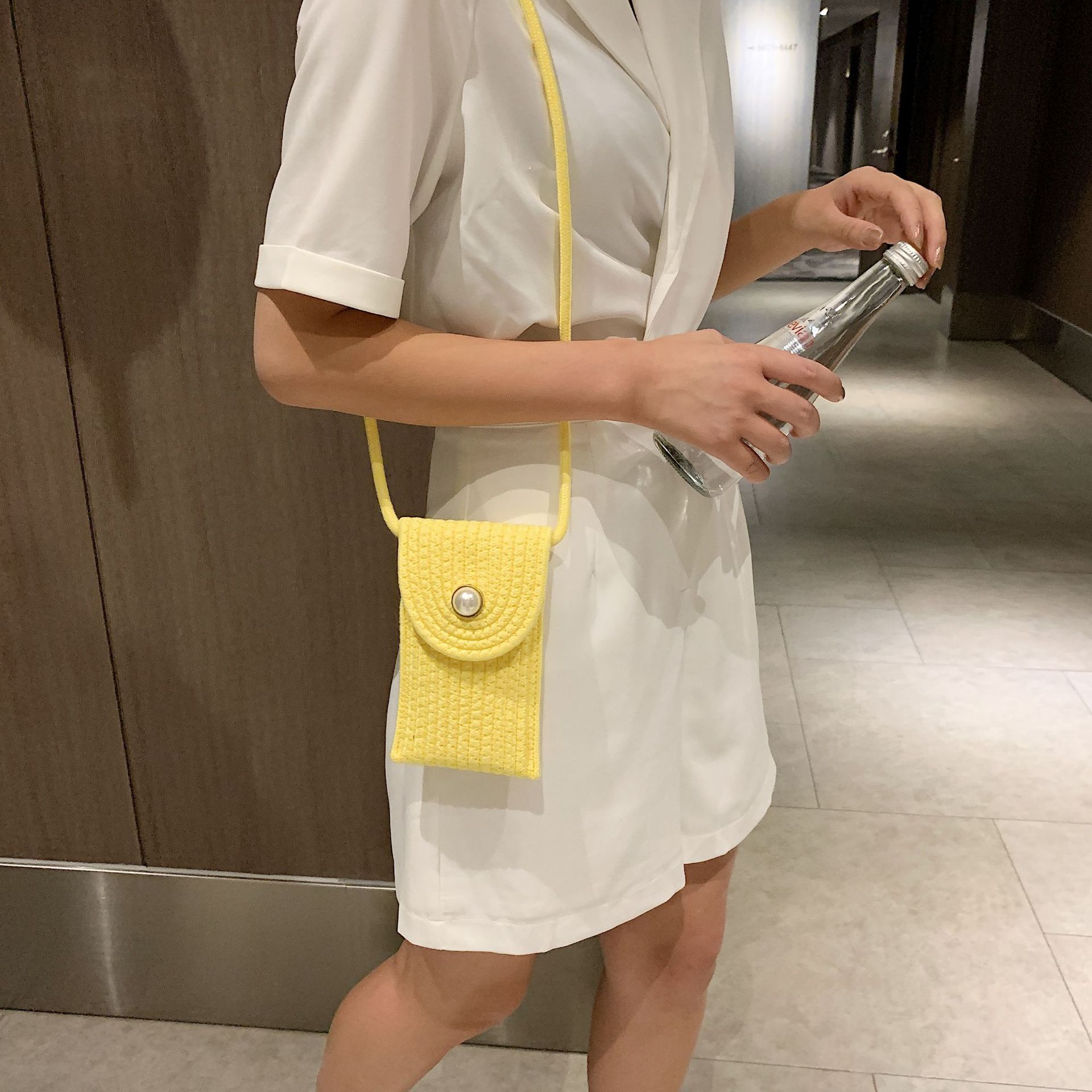 ポシェット きれいめ縦型携帯ポーチ 軽量斜めがけ肩掛け