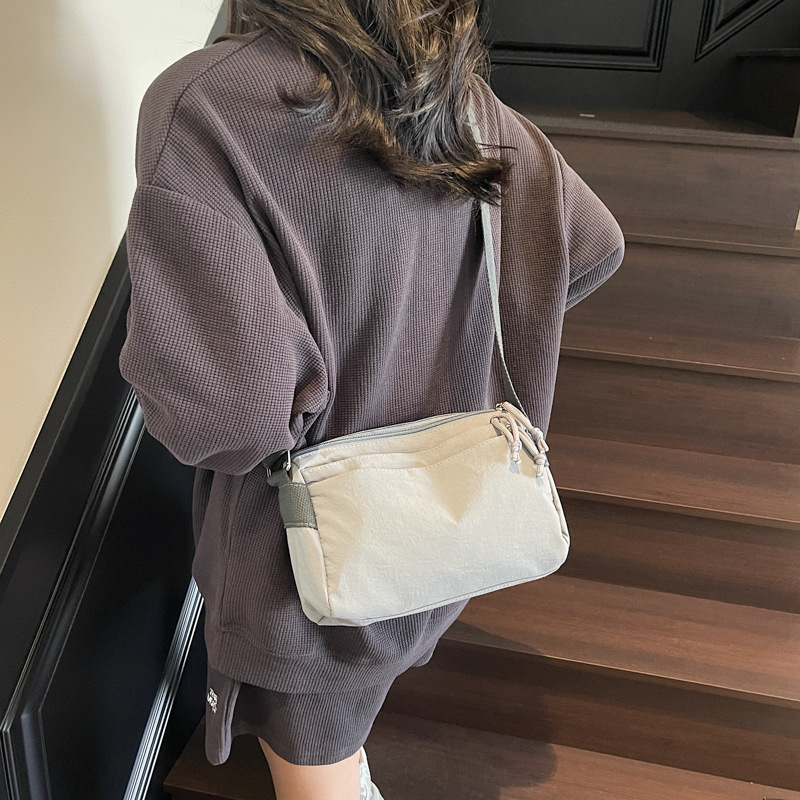 ポシェット レディース軽量ナイロン素材のシンプルショルダー