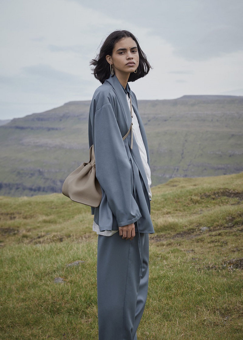 ポシェット 上質なレザー調巾着型ポシェット