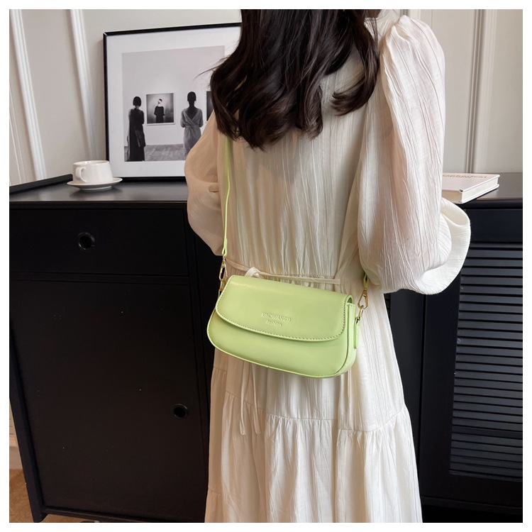 ポシェット 編み込みストラップ付きフラップポシェット大きめサイズ