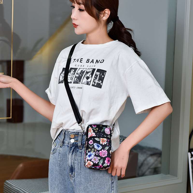 ポシェット　花柄スマホポシェット