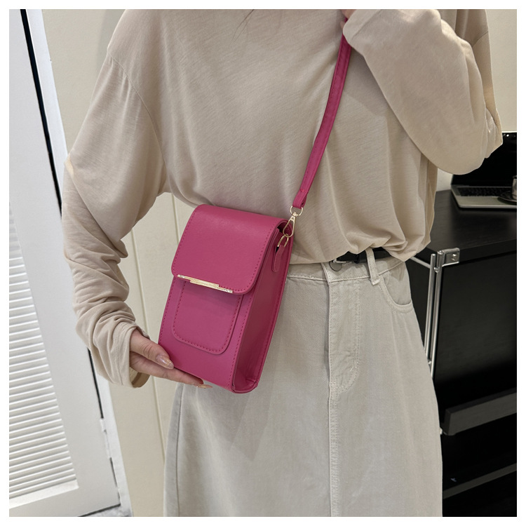 きれいめ小さめポシェット 斜め掛け軽量レザー調ミニ鞄