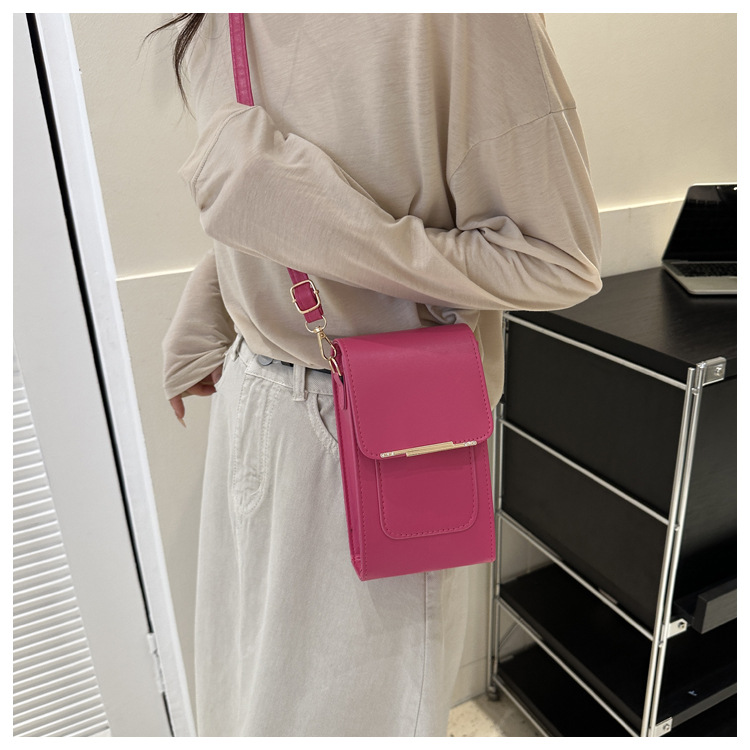 きれいめ小さめポシェット 斜め掛け軽量レザー調ミニ鞄