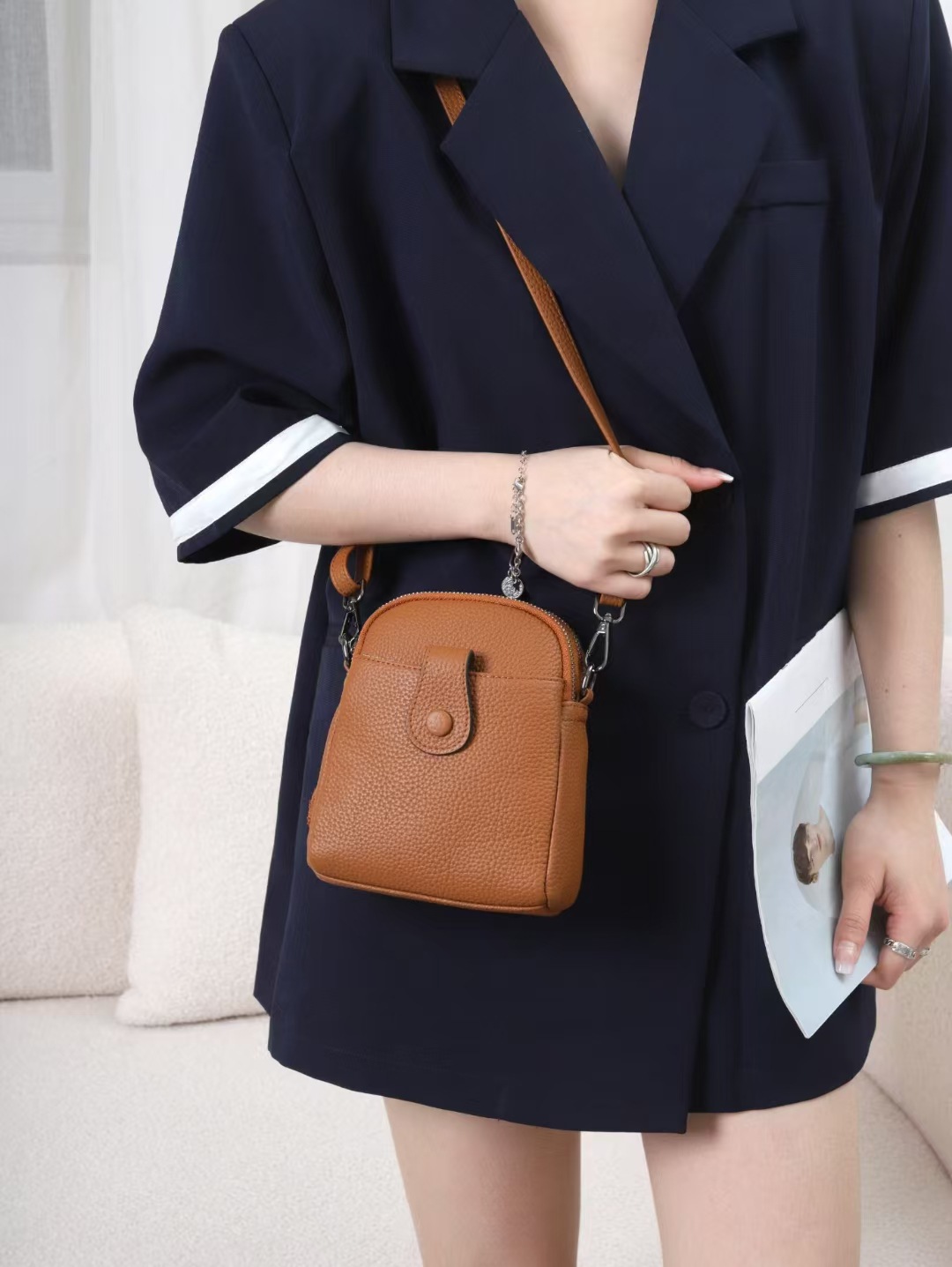 ポシェット 上質合成皮革小型縦型ショルダーポシェット