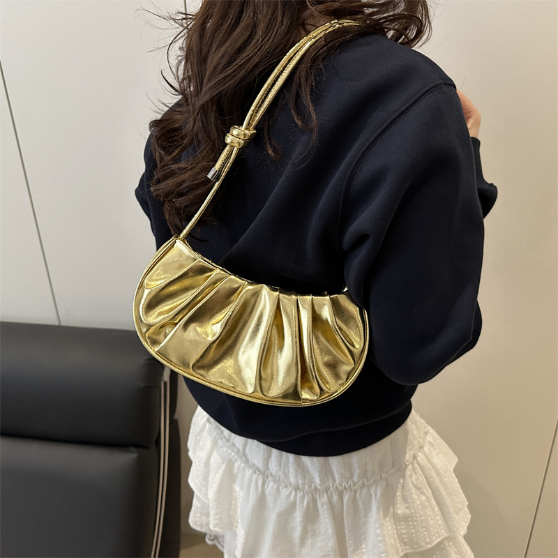 ポシェット　プリーツハーフムーンポシェット