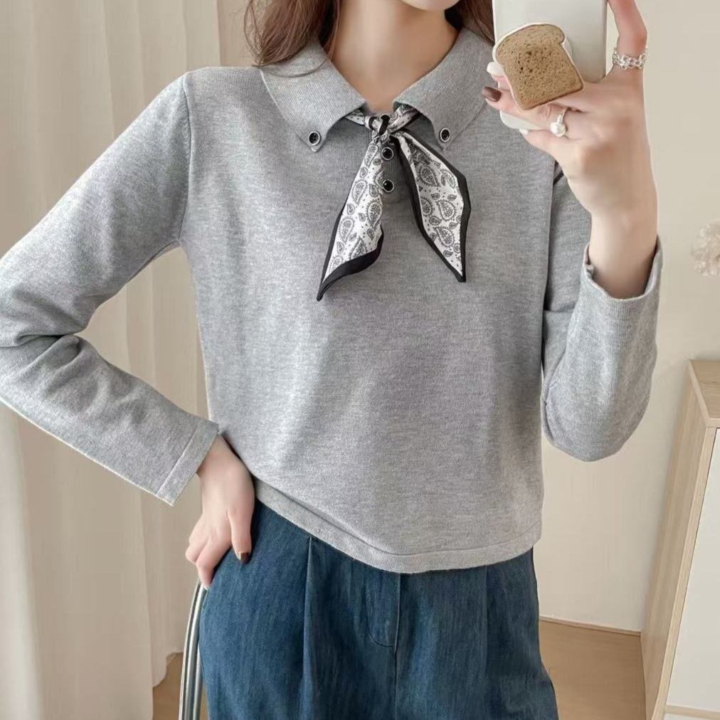 【きれいめカジュアル】 スカーフリボン付き長袖ポロニット ─ 1枚で品よく垢抜ける、大人のフレンチレトロトップス ─