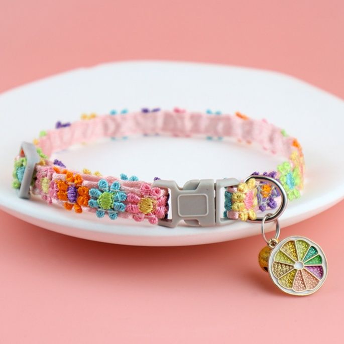 ペット用首輪 花柄刺繍チャーム付き可愛い首輪