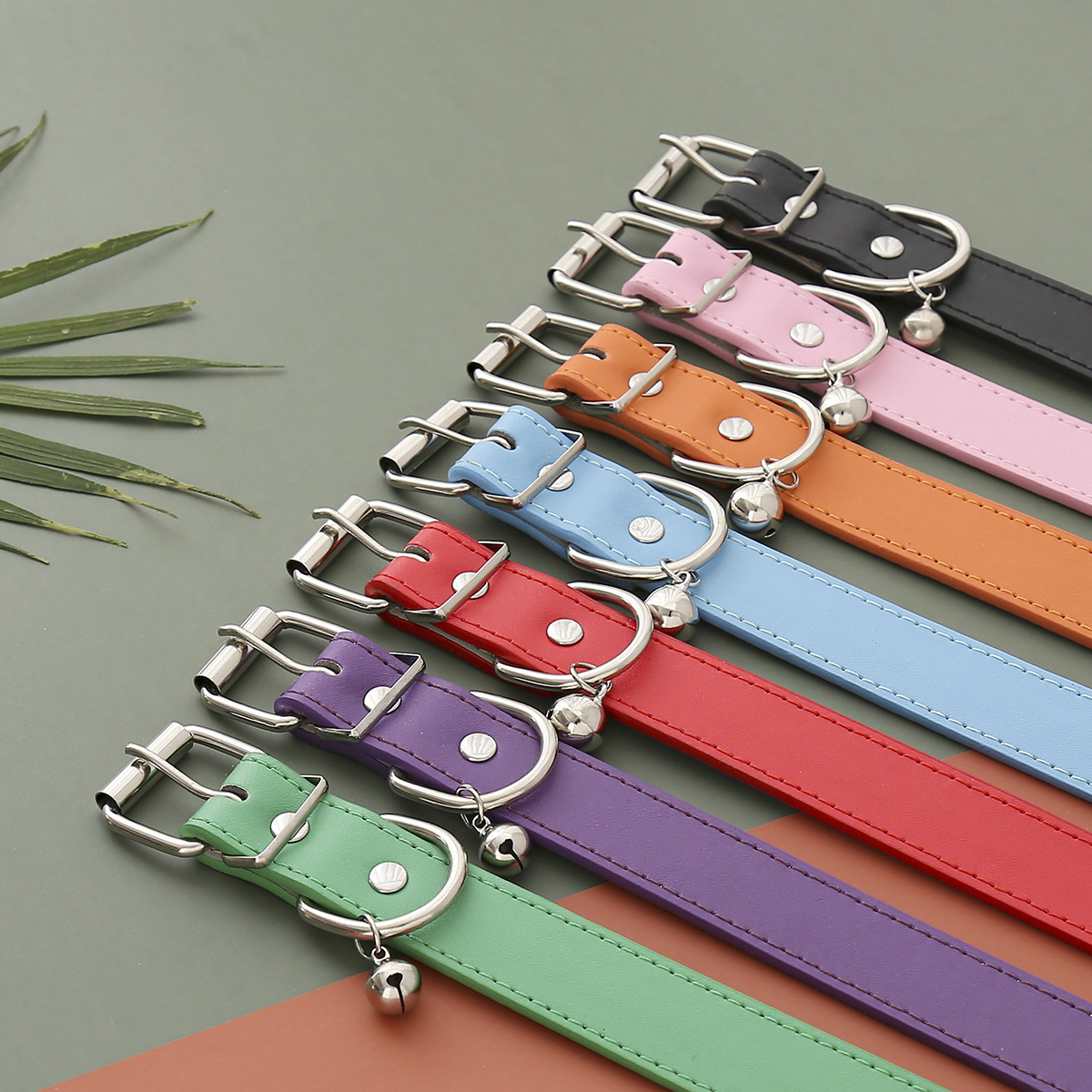 ペット用首輪 鈴付き本革仕立て首輪サイズ調節可能　犬用