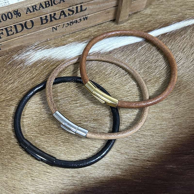 ペット用首輪 上品な革製ペット首輪