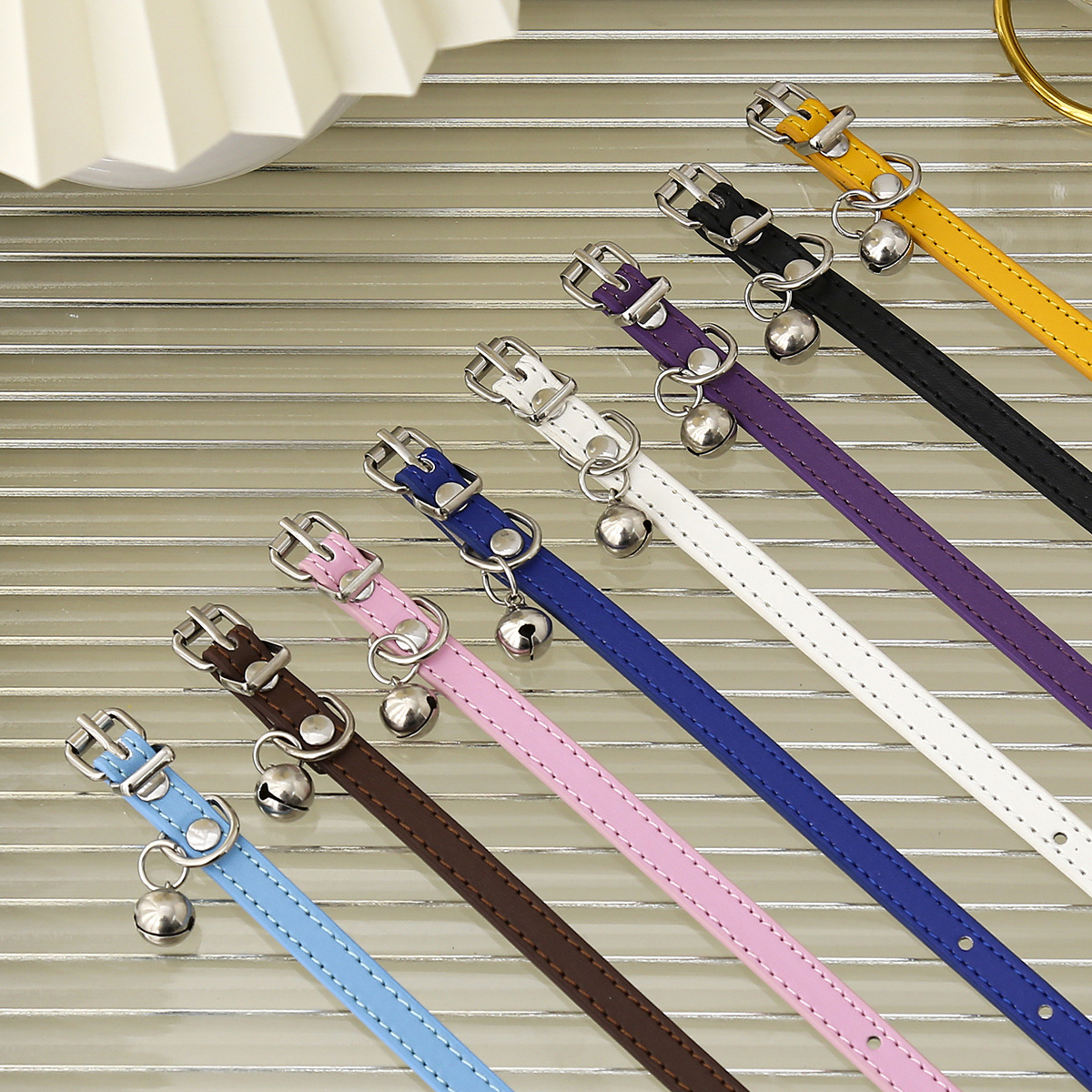 ペット用首輪 鈴付き本革仕立て首輪サイズ調節可能　犬用