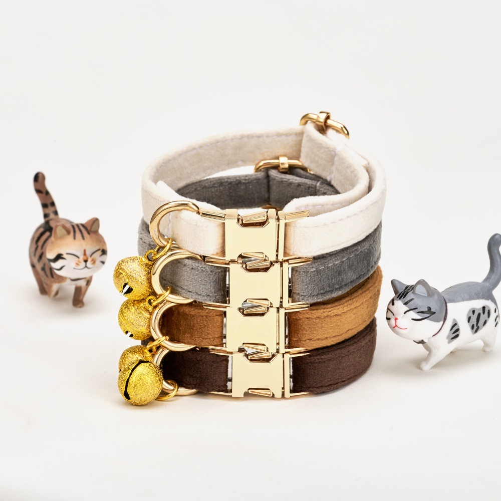 ペット用首輪 高級感のある金色バックル付き鈴付き　犬猫兼用