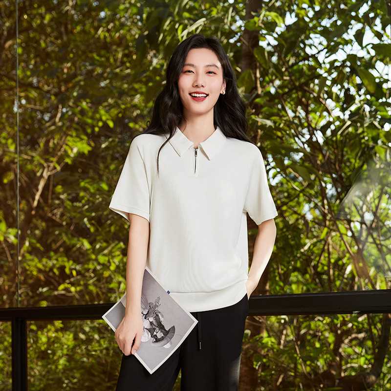 ゴルフ服装の新定番！大人の女性らしさを引き立てるレディーストップス5選