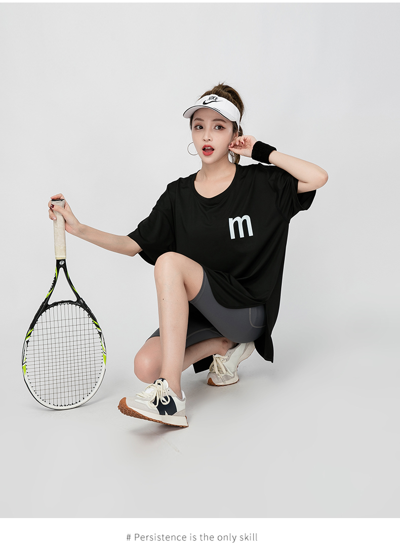 Tシャツ　レディーススポーツウェア シンプルロゴ ゆったりフィットTシャツ
