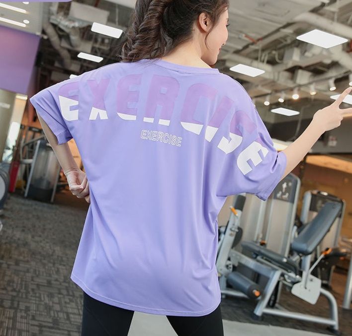 Tシャツ　レディーススポーツウェア 背面ロゴ入り運動快適ゆったりシャツ
