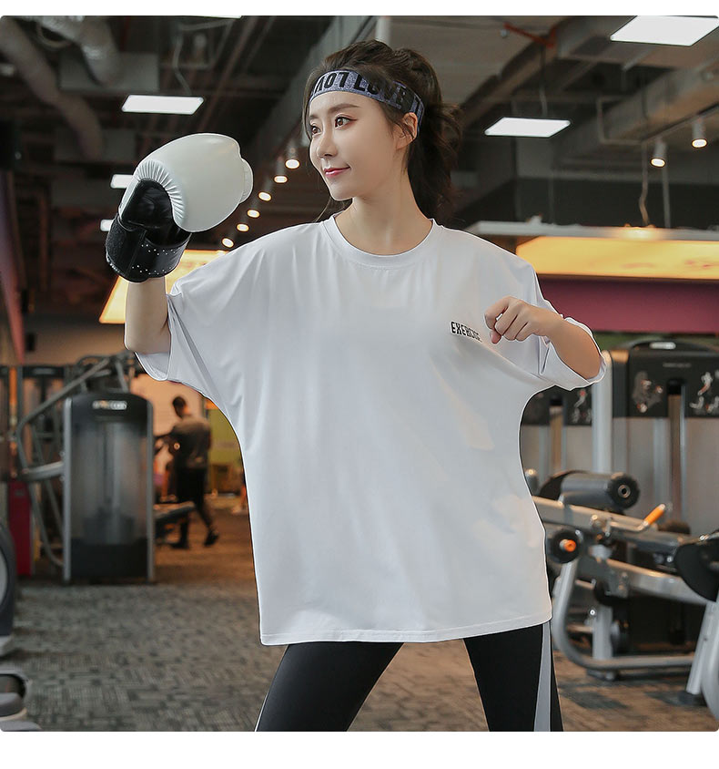 Tシャツ　レディーススポーツウェア 背面ロゴ入り運動快適ゆったりシャツ