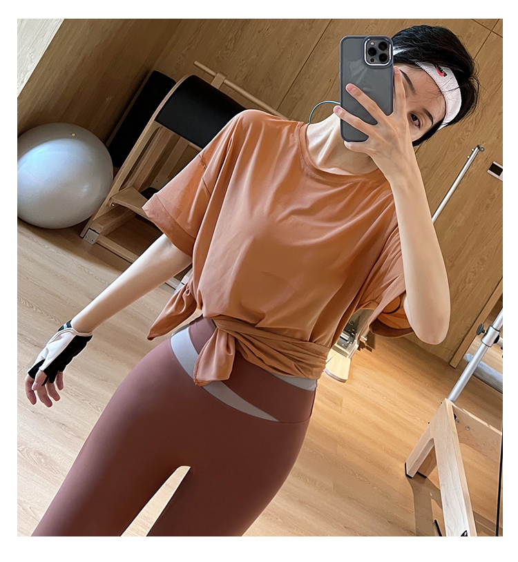Tシャツ　レディーススポーツウェア なめらか素材ゆったりフィットトップス